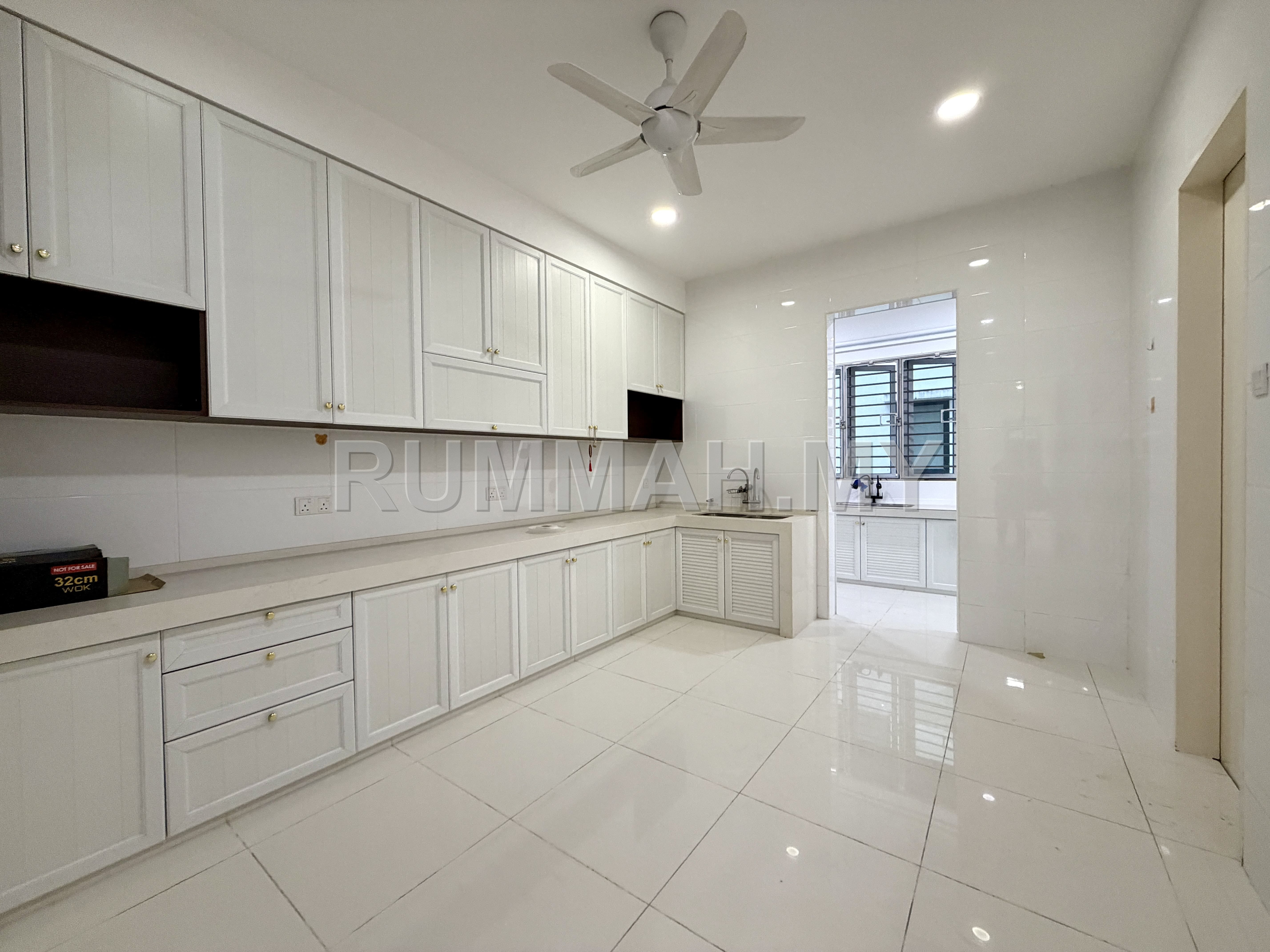 5-bedroom house in Cheras, Selangor for sale - 3 Storey Superlink for Sale @ Cheras Vista, Cheras | Renovated