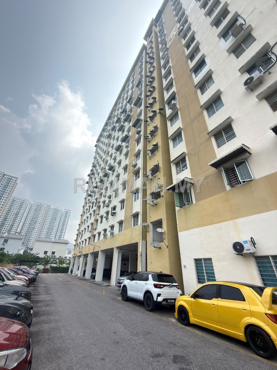 3-bedroom condo in Sungai Ara, Penang for sale - Idaman Seroja Flat Low Floor @ Sungai Ara, Penang 🔥 FOR SALE 出售