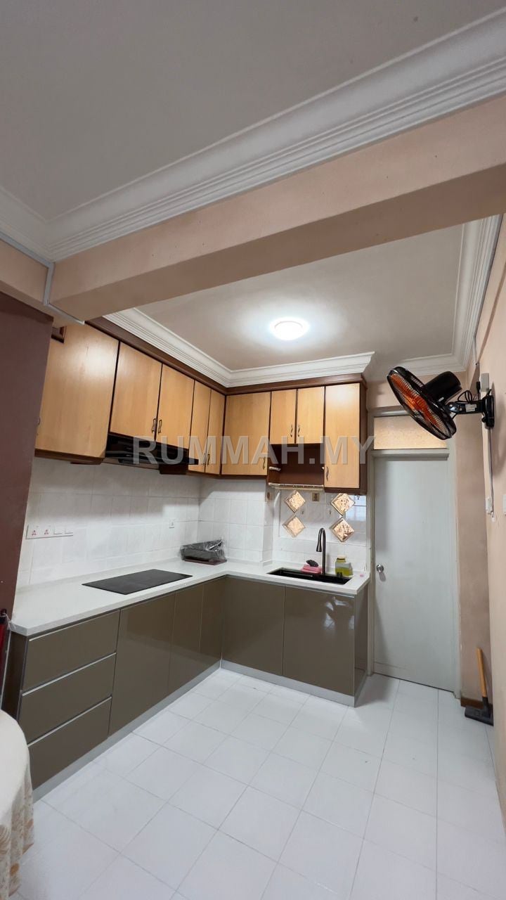 3-bedroom condo in George Town, Penang for sale - Kingfisher Series Condo at Greenlane For Sale