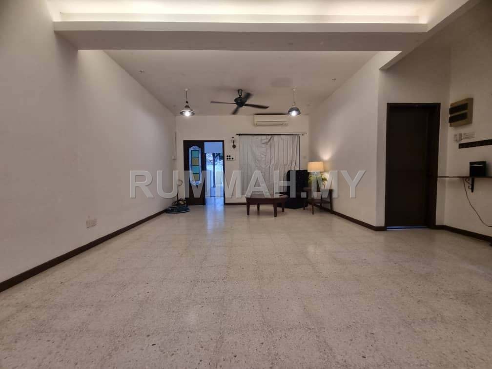 3-bedroom house in Tanjung Bungah, Penang for sale - Tanjung Bungah Single Storey Semi Detached With Spacious Compound 