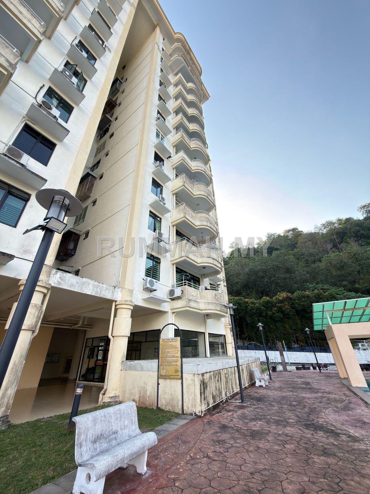3-bedroom condo in Air Itam, Penang for sale - Penhill Perdana Condominium Air Itam Freehold 1,150sqft Hill View 3 Bedroom For Sale RM430K 槟城亚依淡 Penhill Perdana 永久地契1150平方尺山景三房公寓出售 RM43万