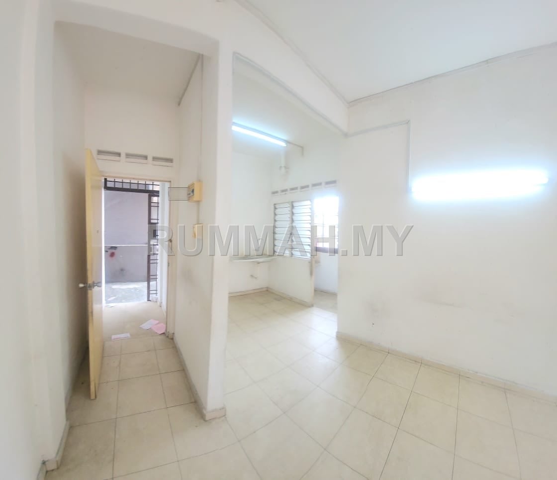 2-bedroom condo in Taman Pulai Utama, Johor for sale - Level 3 Corner Flat 635 sqft, Pulai Utama Skudai