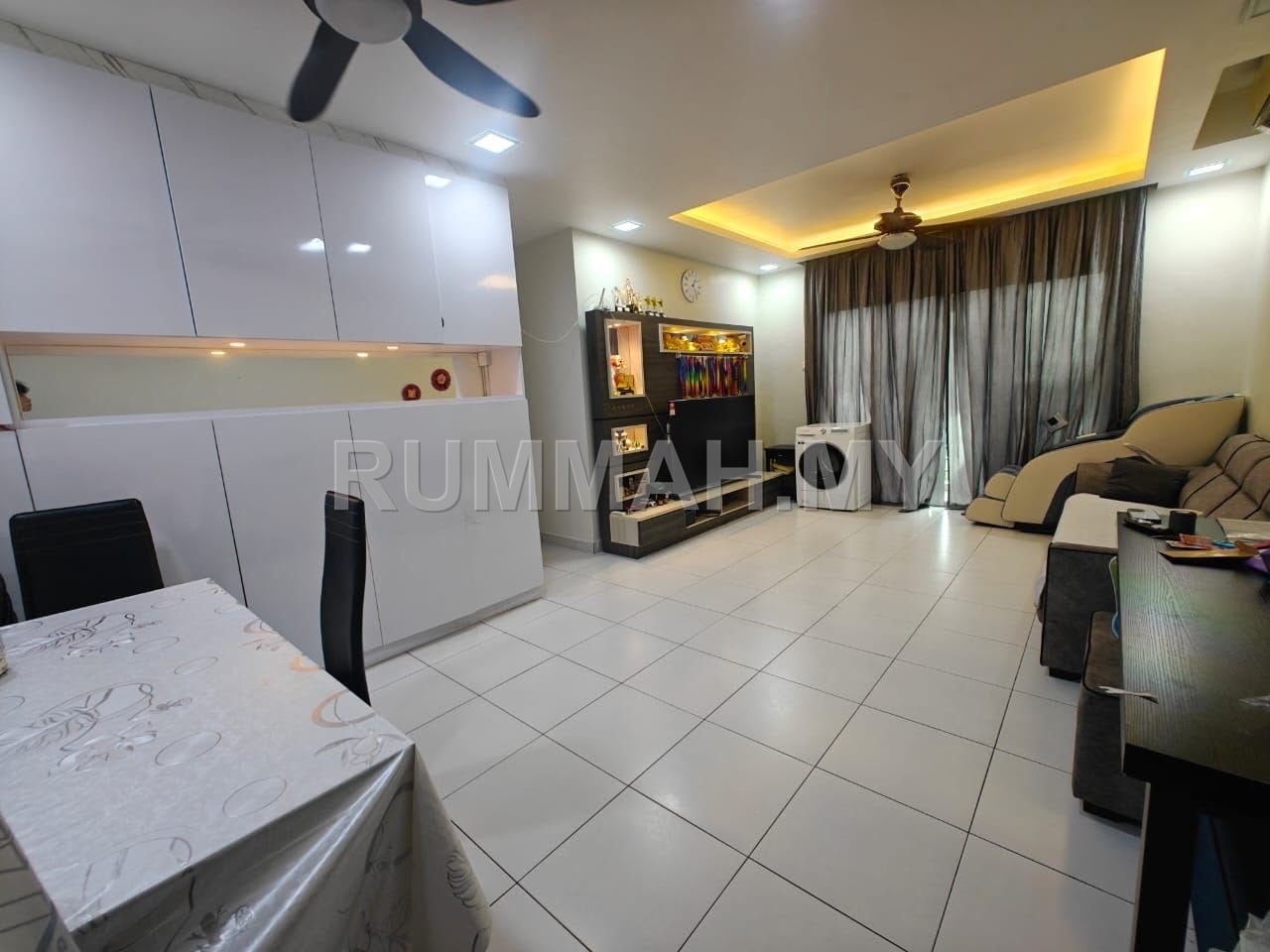 3-bedroom condo in Larkin, Johor for sale - Fully Renovated 3 Bedroom Apartment 1,006 sqft, M'Tiara Larkin