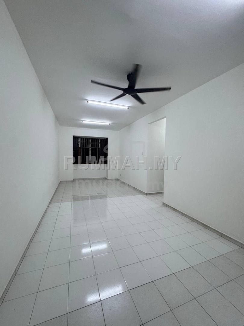 3-bedroom condo in Taman Nusa Perintis, Gelang Patah, Johor for sale - High Floor 3 Bedroom Service Apartment 900 sqft, Nusa Perdana