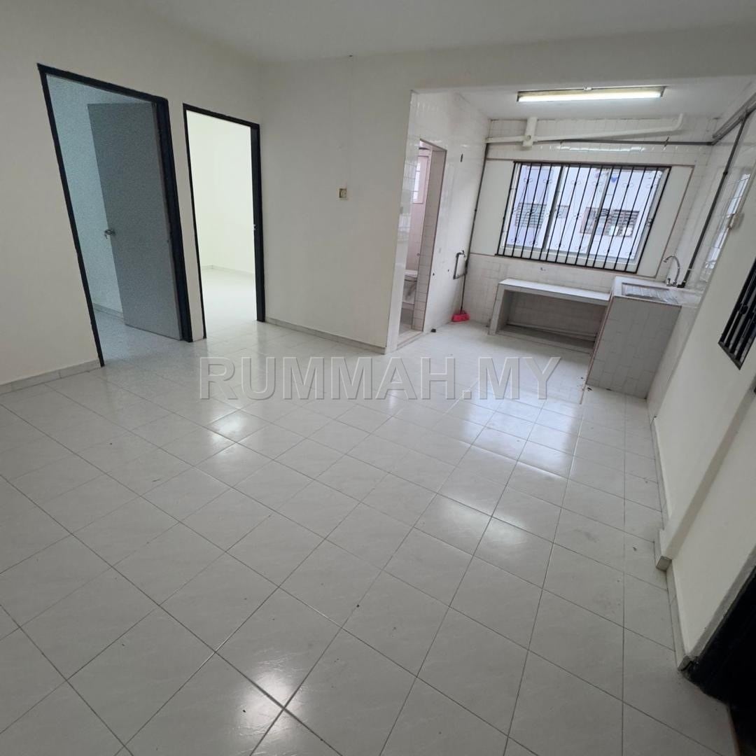 2-bedroom condo in Bandar Selesa Jaya, Johor for sale - Level 1 Flat 513 sqft, Selesa Jaya Blok 4 Skudai