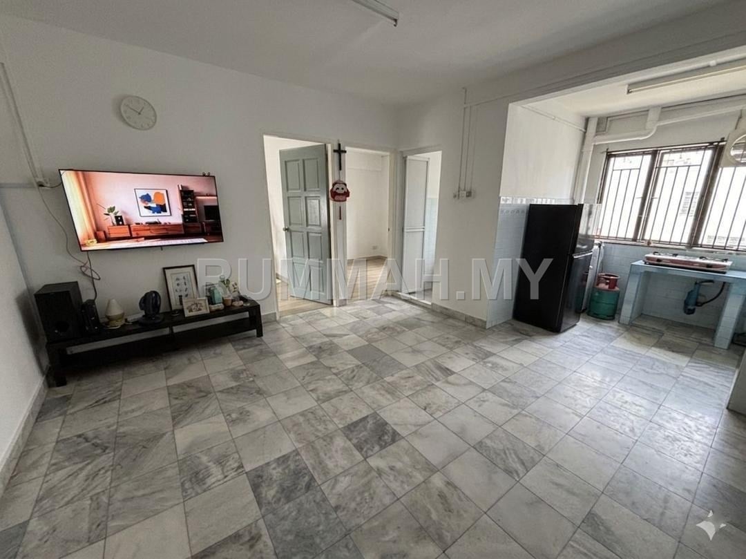2-bedroom condo in Bandar Selesa Jaya, Johor for sale - Renovated Low Cost Flat 517 sqft, Jalan Silat Lincah Selesa Jaya