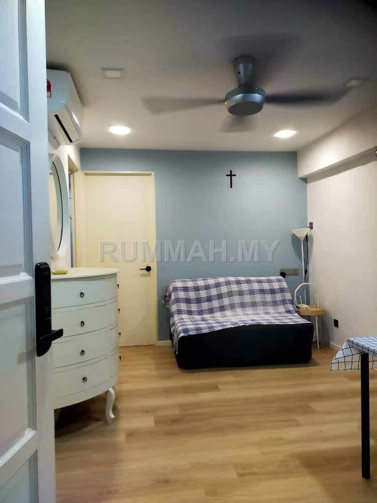 2-bedroom condo in Jelutong, Penang for sale - Krystal Heights @ Greenlane Move in Condition  For Sale