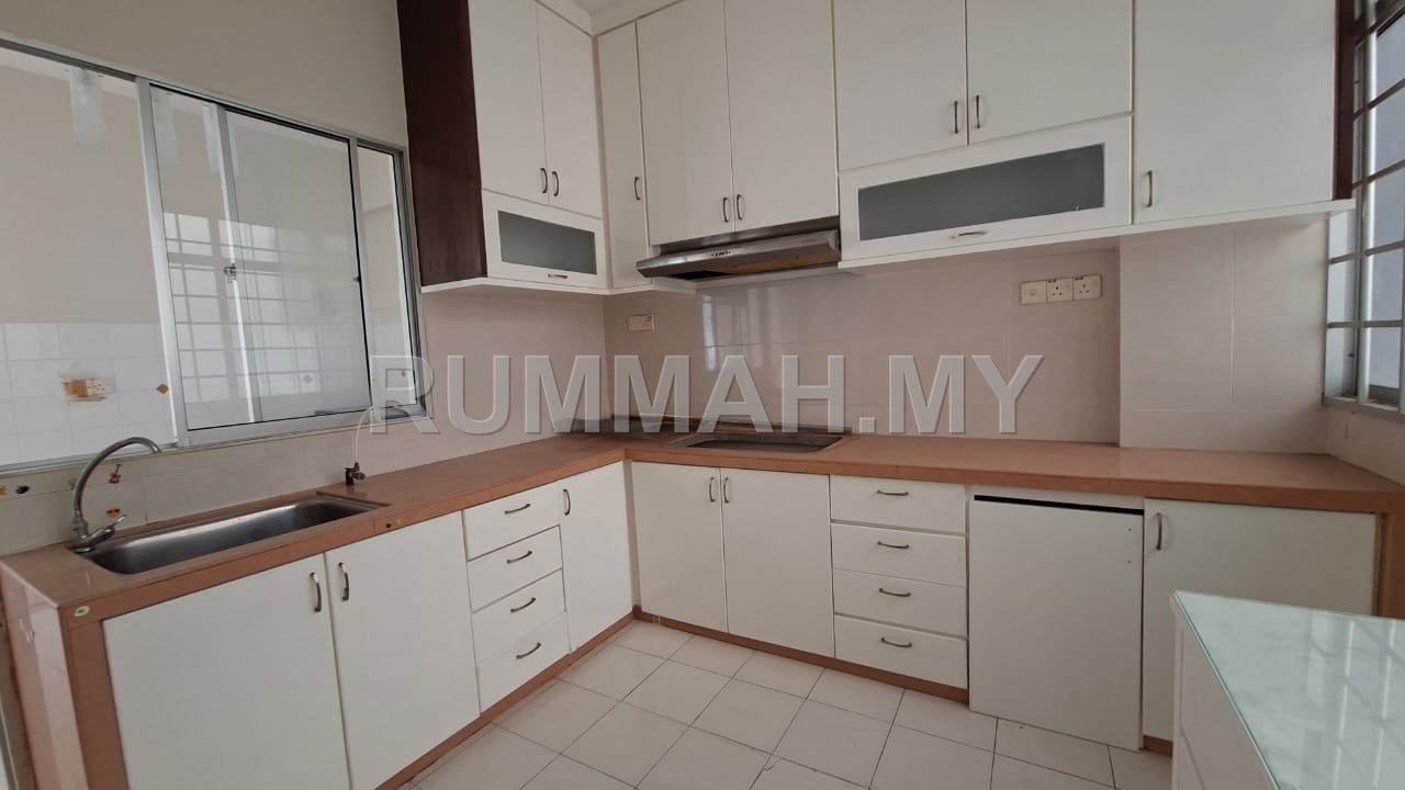 3-bedroom condo in Bayan Lepas, Penang for sale - Putra Place Corner Unit at Bayan Lepas near Queensbay 1carpark