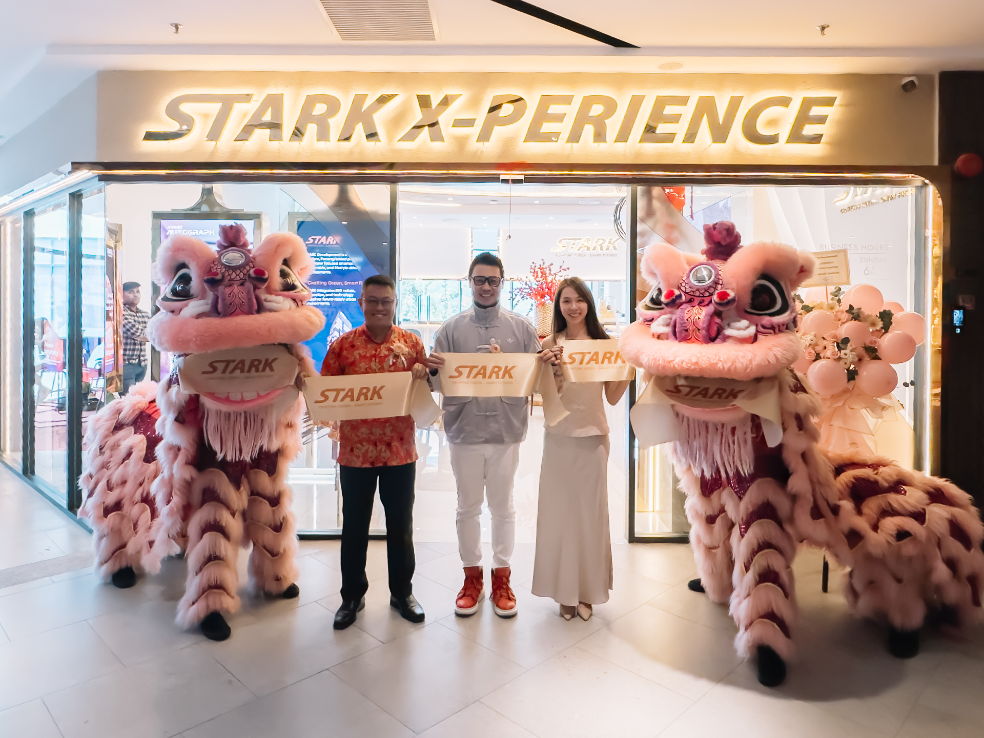 STARK X-Perience Gallery 盛大开幕,舞狮献瑞,揭开新篇章